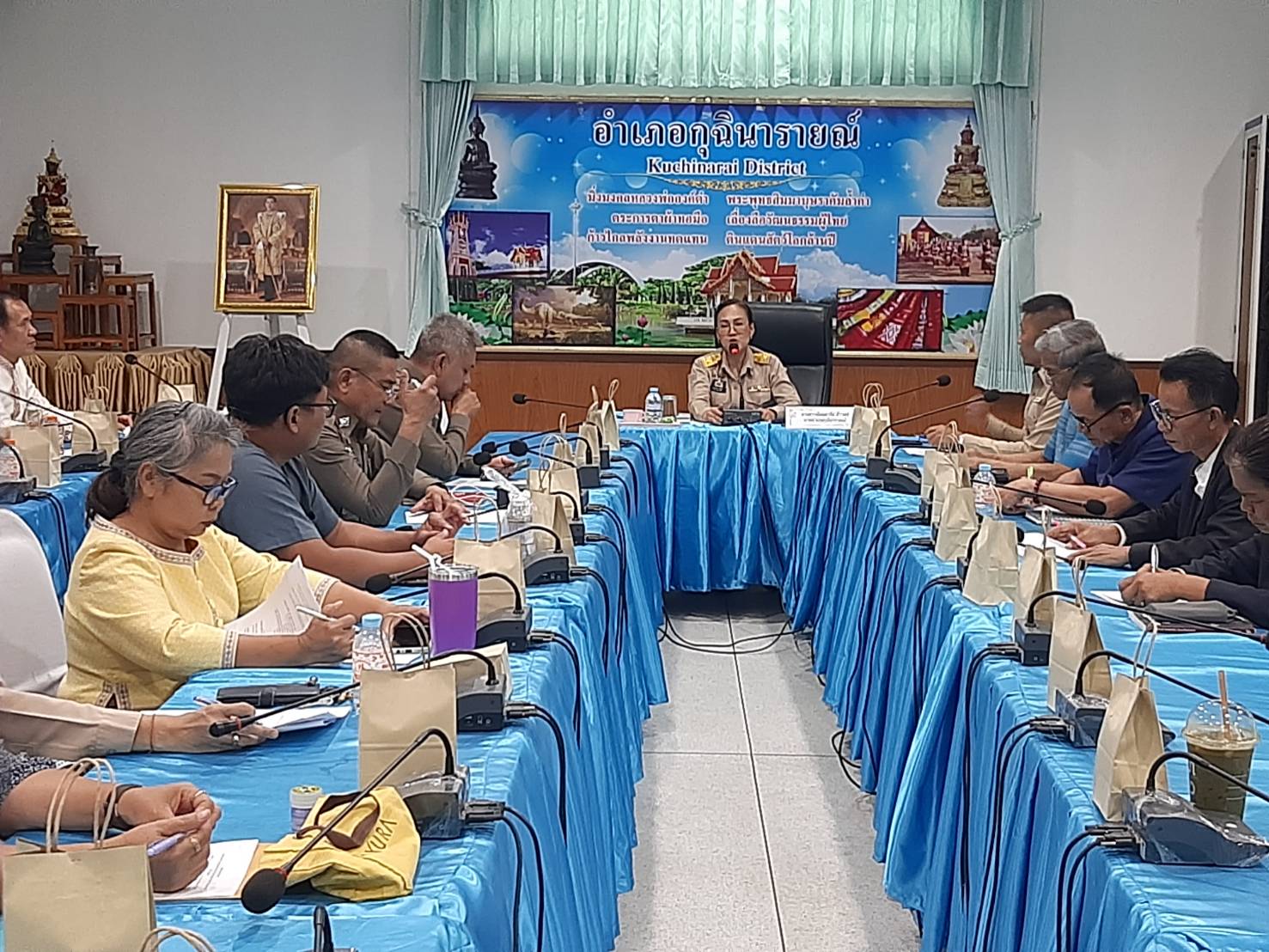 พช.กุฉินารายณ์ ร่วมประชุมร่วมประชุมหัวหน้าส่วนราชการ และคณะกรรมการบริหารงานอำเภอแบบบูรณาการ (กบอ.)
