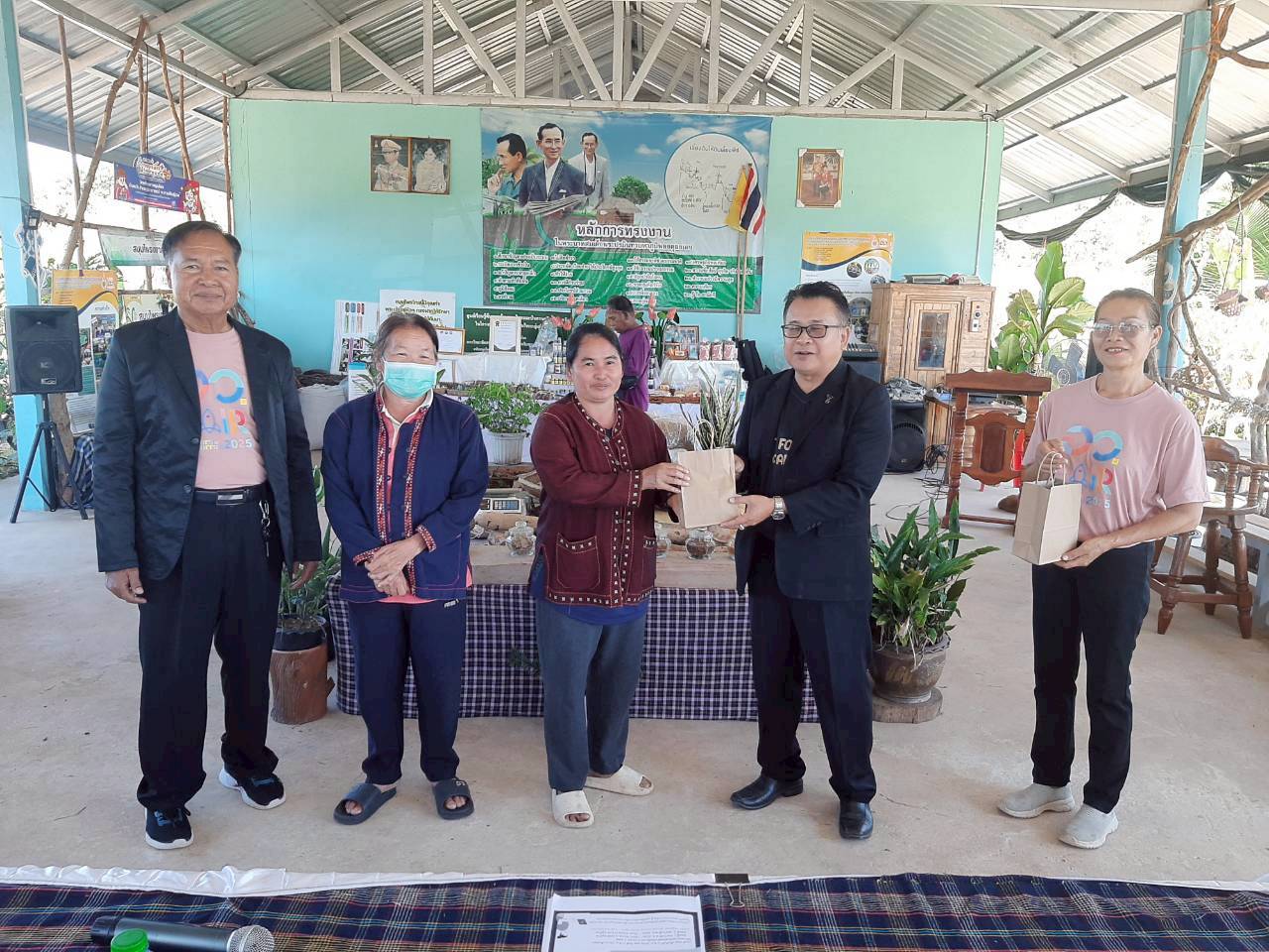 พช.กุฉินารายณ์ ดำเนินโครงการส่งเสริมประชาชนเป้าหมายเข้าถึงแหล่งทุน